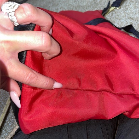 Steve Madden bag overnight carry on travel nylon red & black shoulder strap - Picture 2 of 8
